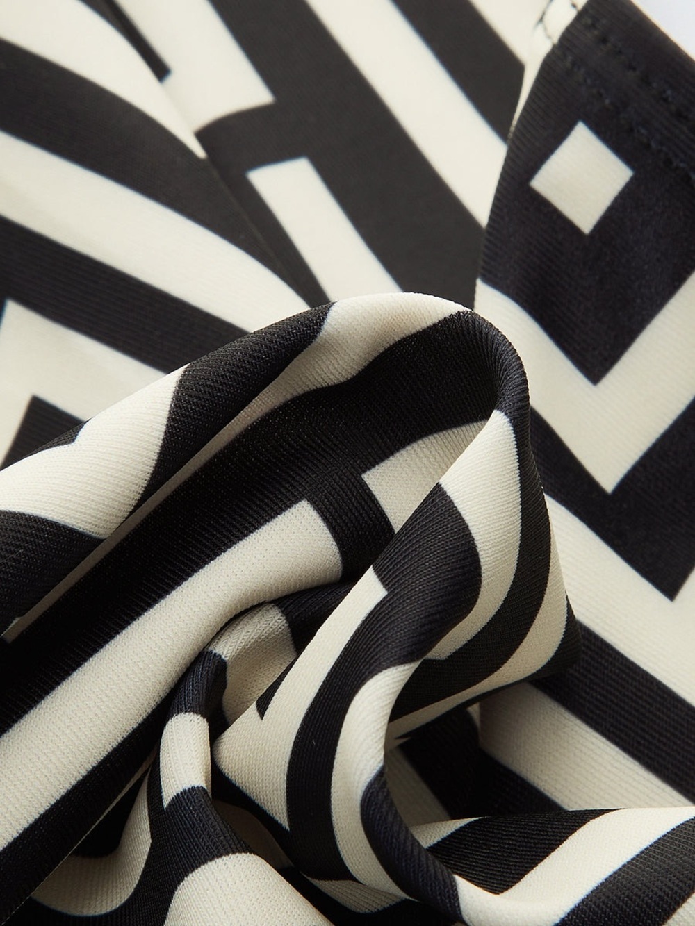 Commense Geometric Print Bikini Set - Picture 3 of 5